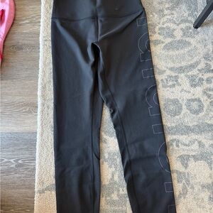 Black Wunder Train 25” with metallic logo